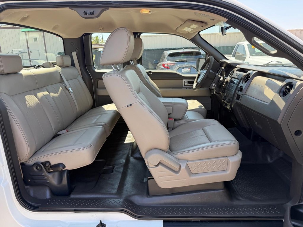 Ford F-150 Vehicle Full-screen Gallery Image 23