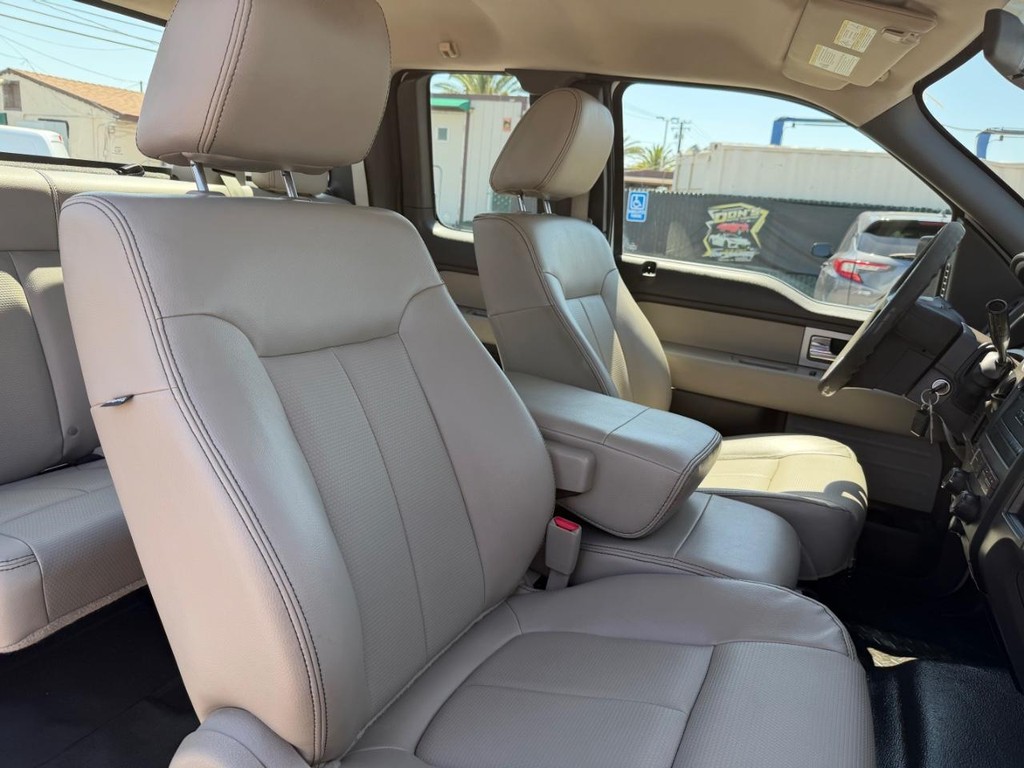 Ford F-150 Vehicle Full-screen Gallery Image 24