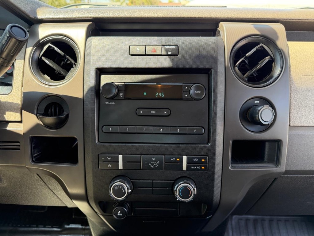Ford F-150 Vehicle Full-screen Gallery Image 28
