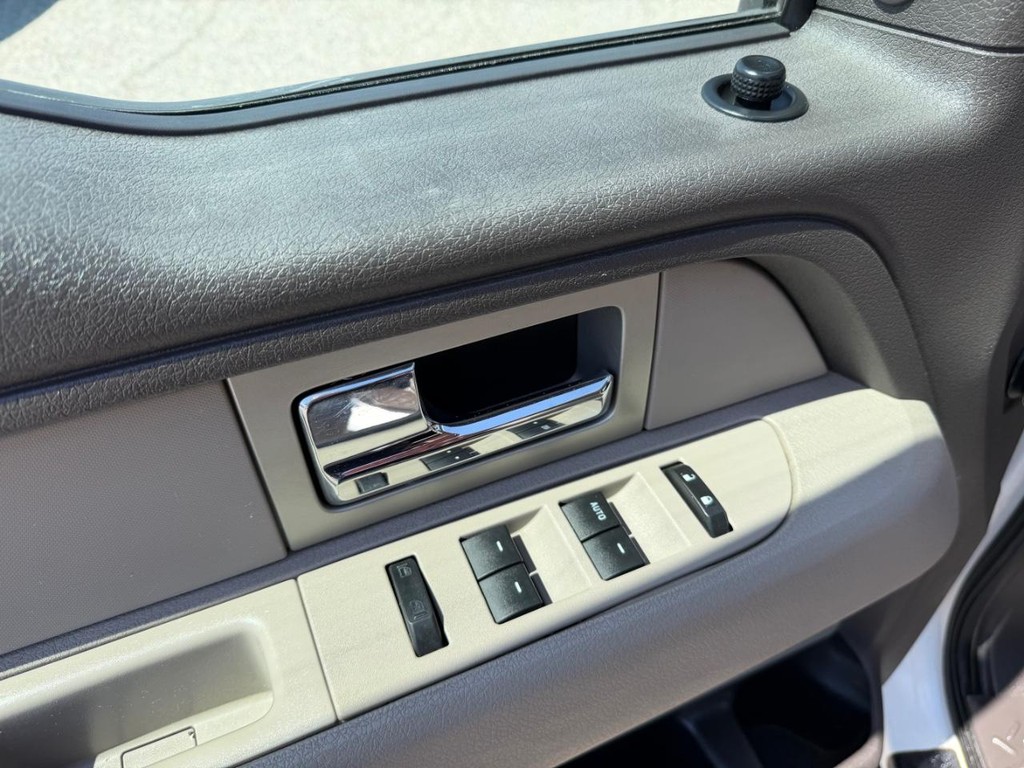 Ford F-150 Vehicle Full-screen Gallery Image 29