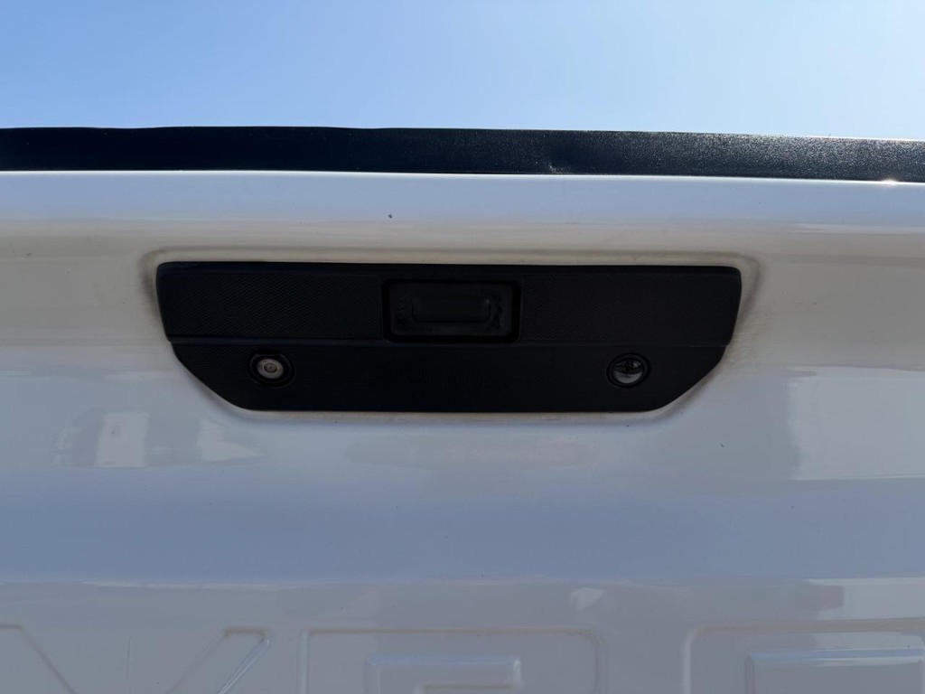 Chevrolet Silverado 1500 Vehicle Full-screen Gallery Image 12