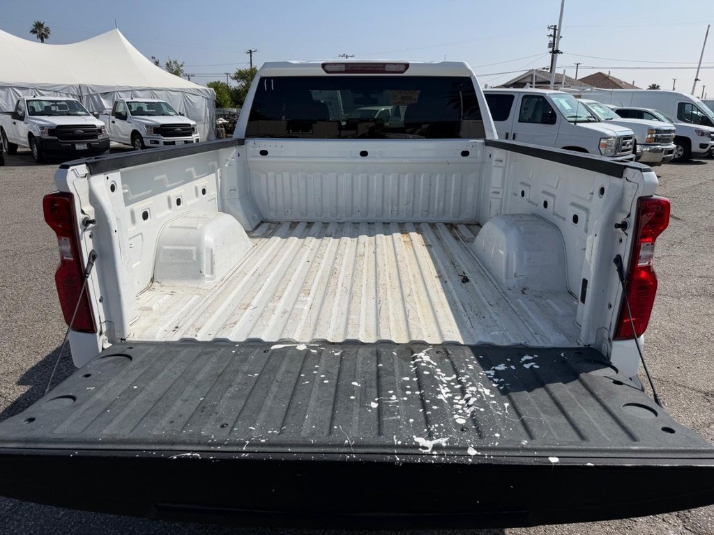 Chevrolet Silverado 1500 Vehicle Full-screen Gallery Image 15