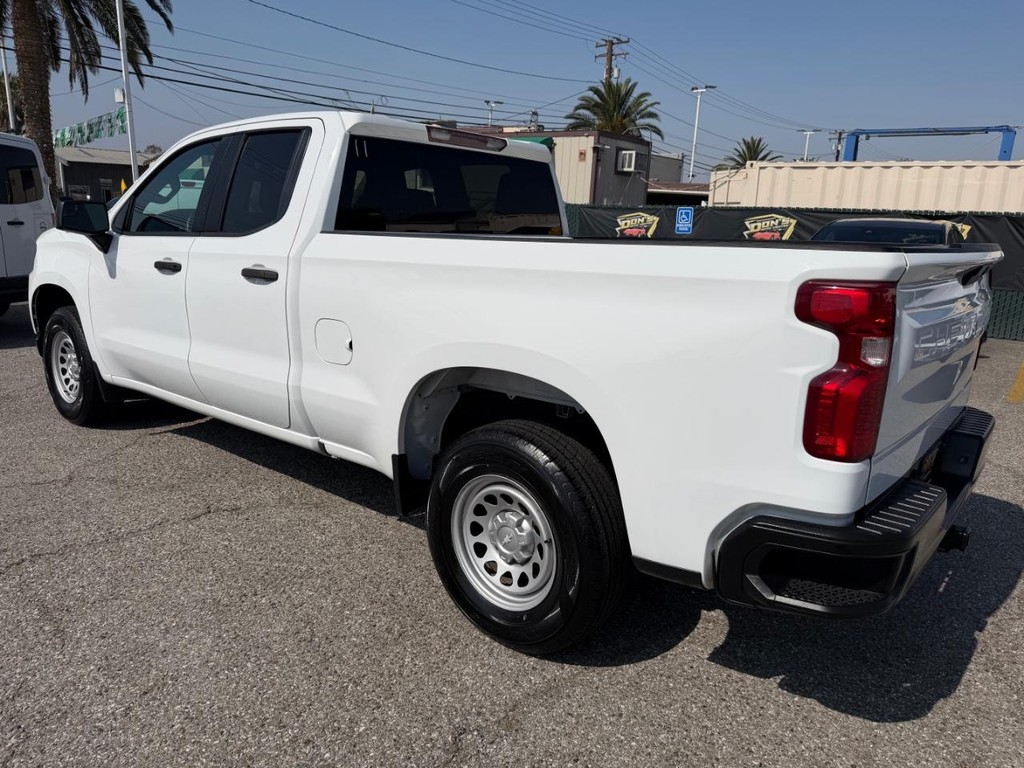 Chevrolet Silverado 1500 Vehicle Full-screen Gallery Image 17
