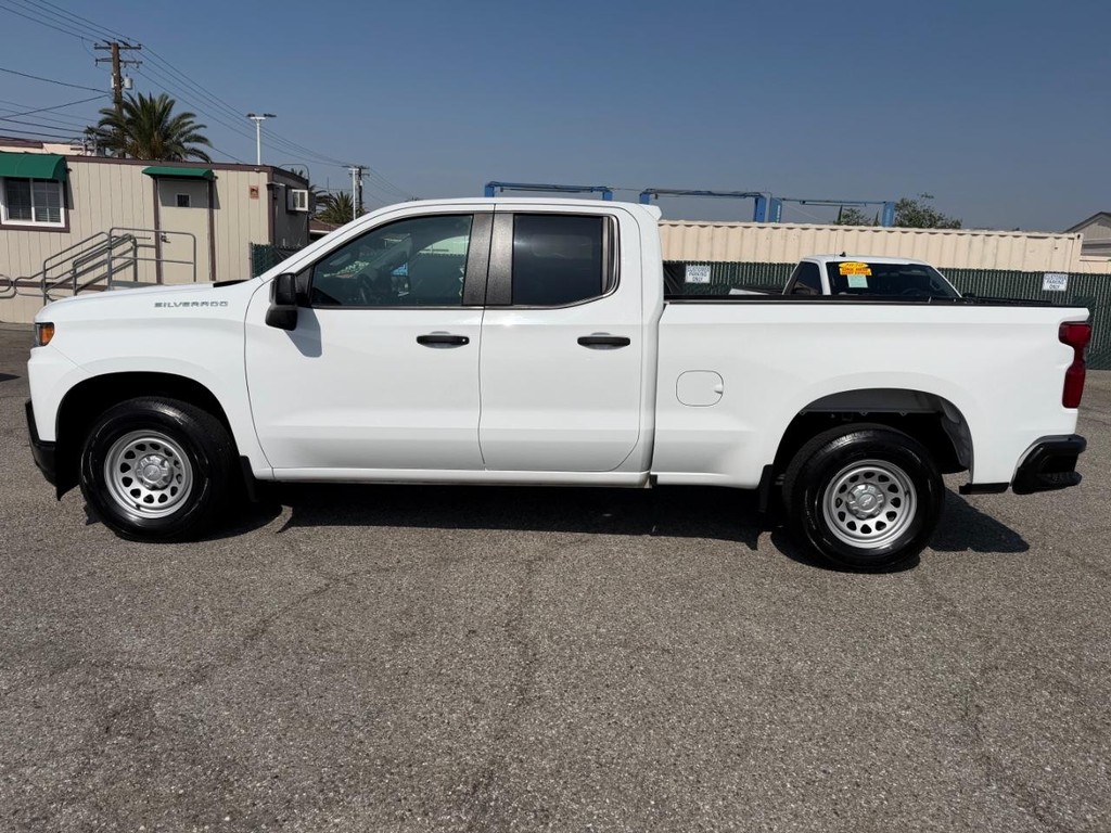 Chevrolet Silverado 1500 Vehicle Full-screen Gallery Image 18