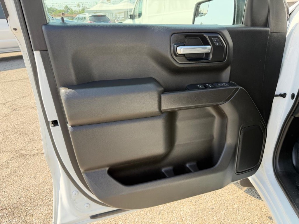 Chevrolet Silverado 1500 Vehicle Full-screen Gallery Image 20