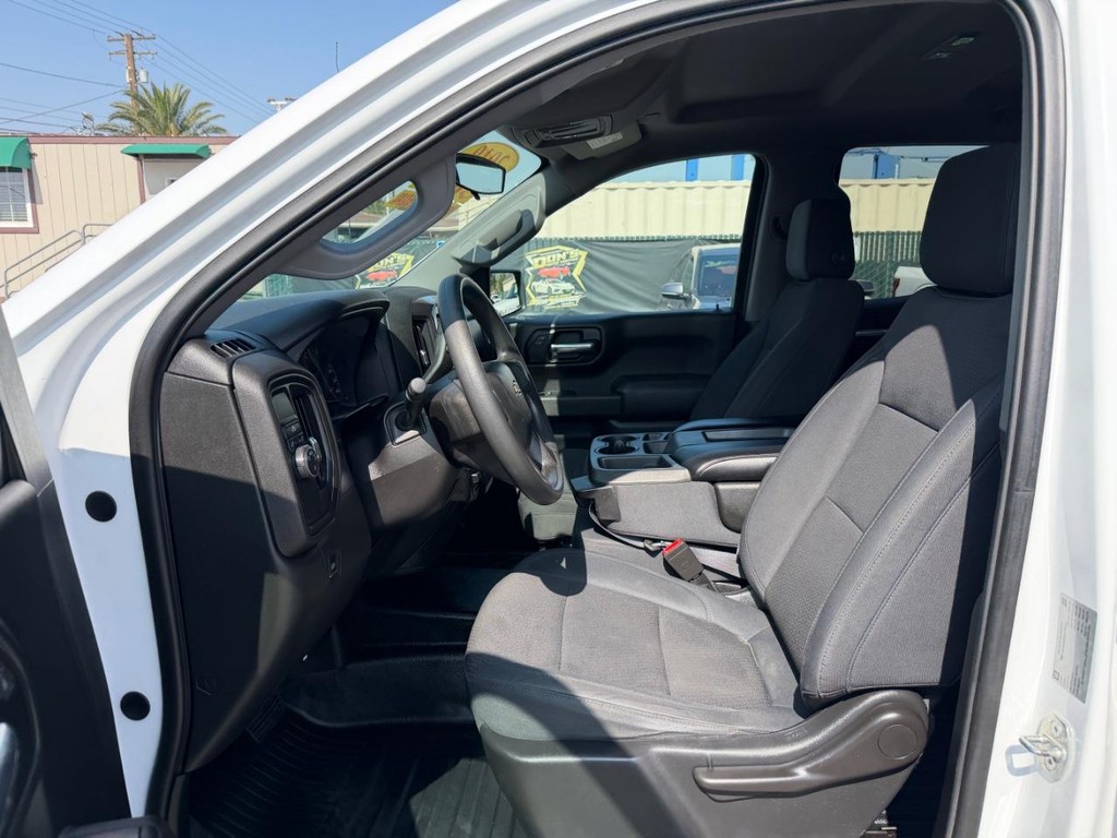 Chevrolet Silverado 1500 Vehicle Full-screen Gallery Image 22