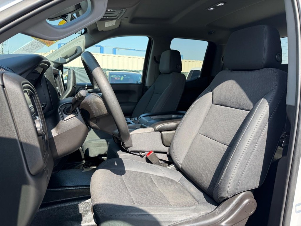 Chevrolet Silverado 1500 Vehicle Full-screen Gallery Image 23