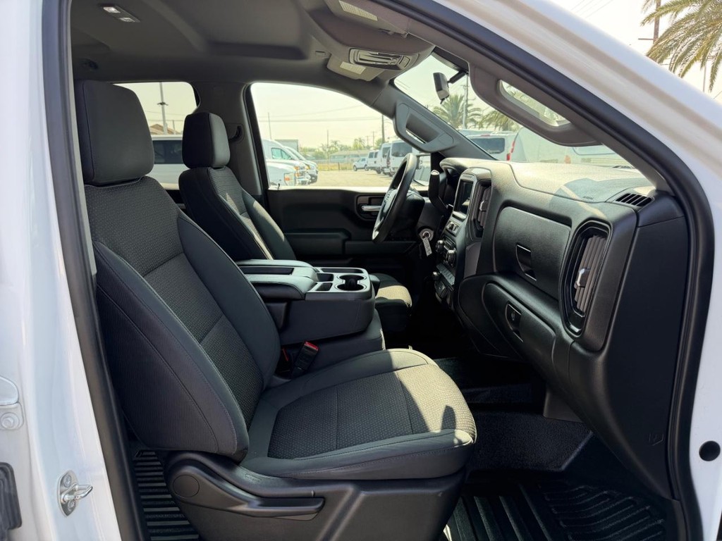 Chevrolet Silverado 1500 Vehicle Full-screen Gallery Image 26