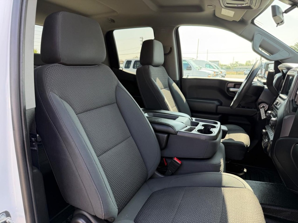 Chevrolet Silverado 1500 Vehicle Full-screen Gallery Image 27