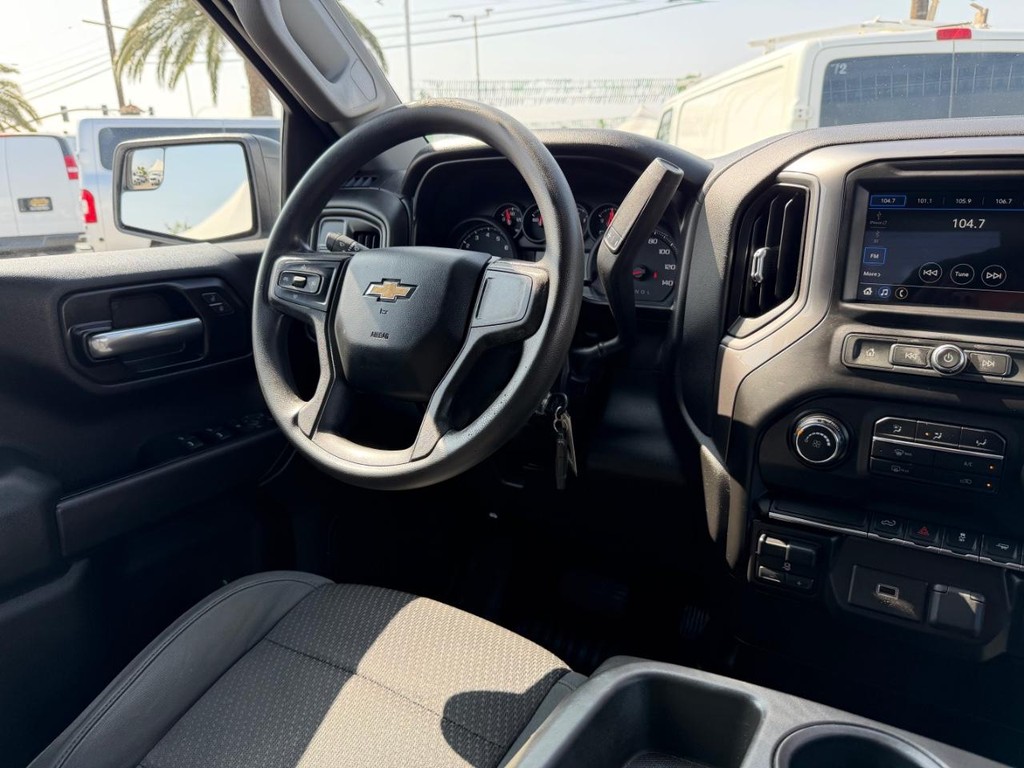 Chevrolet Silverado 1500 Vehicle Full-screen Gallery Image 29