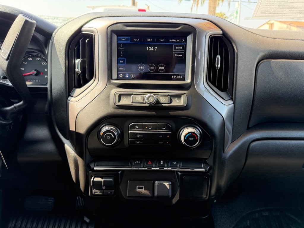 Chevrolet Silverado 1500 Vehicle Full-screen Gallery Image 30