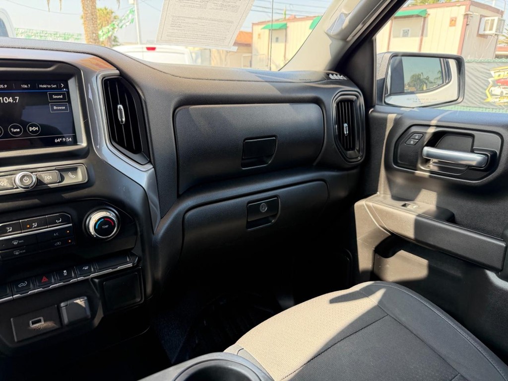 Chevrolet Silverado 1500 Vehicle Full-screen Gallery Image 31