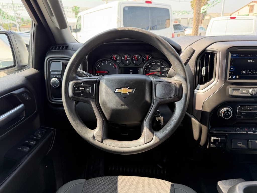 Chevrolet Silverado 1500 Vehicle Full-screen Gallery Image 32