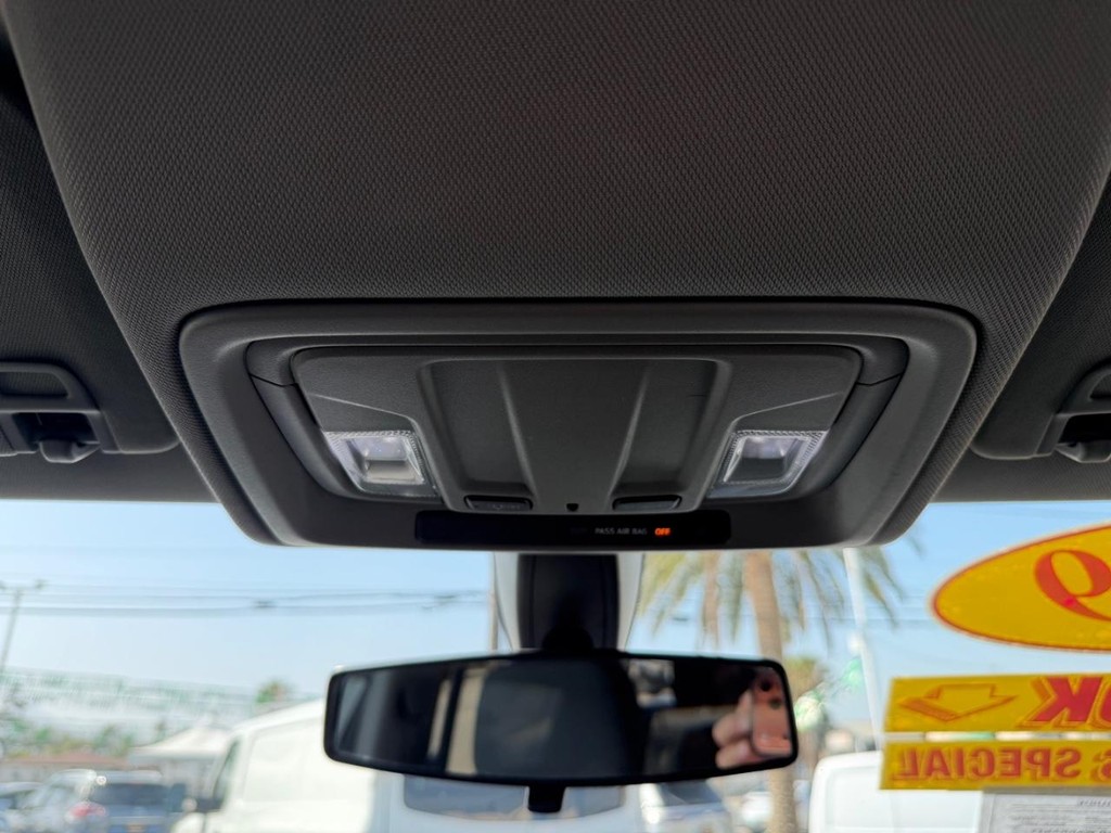 Chevrolet Silverado 1500 Vehicle Full-screen Gallery Image 33