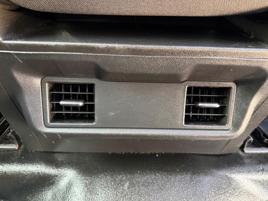 Chevrolet Silverado 1500 Vehicle Full-screen Gallery Image 34