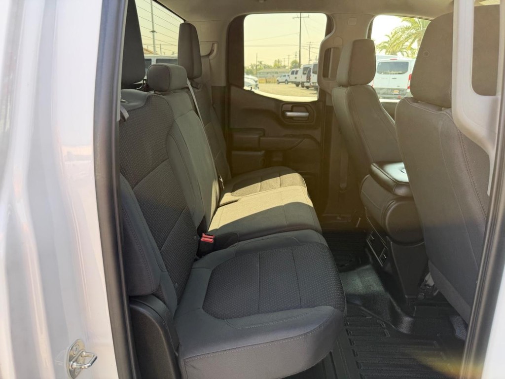 Chevrolet Silverado 1500 Vehicle Full-screen Gallery Image 36