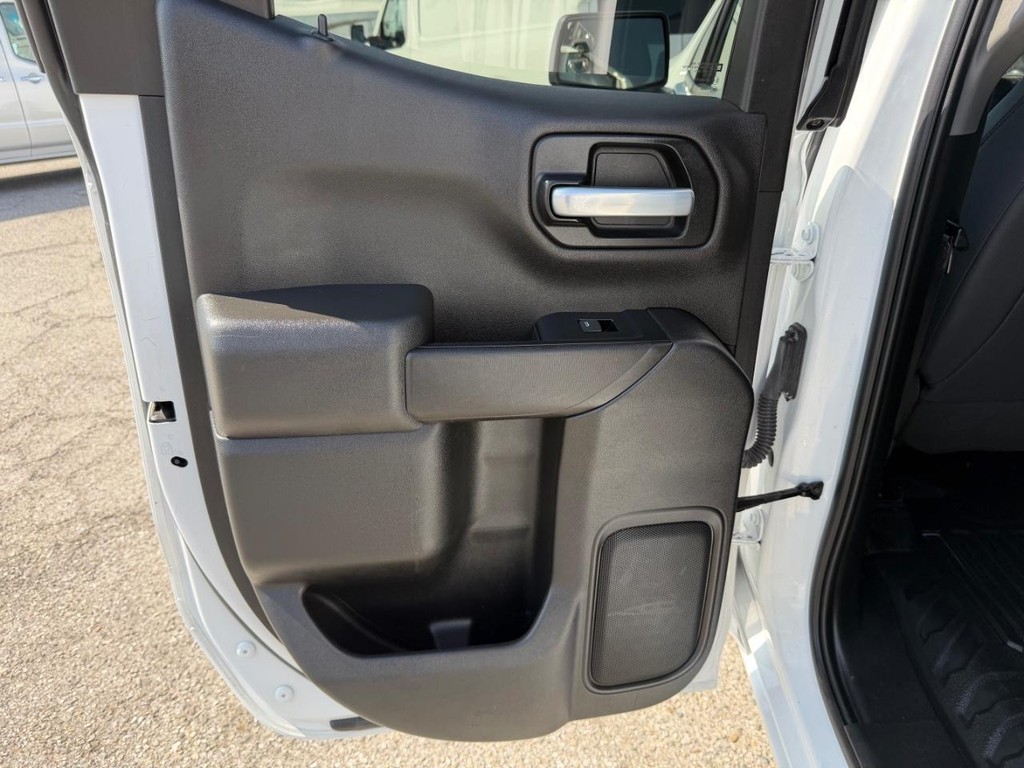 Chevrolet Silverado 1500 Vehicle Full-screen Gallery Image 37