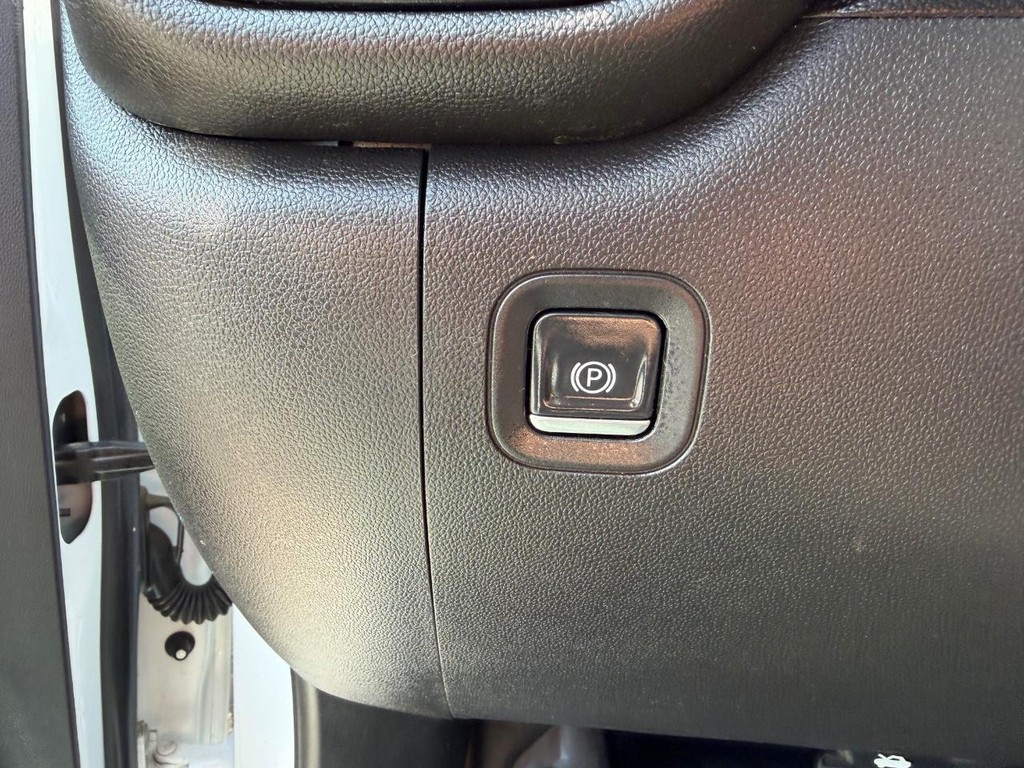 Chevrolet Silverado 1500 Vehicle Full-screen Gallery Image 41