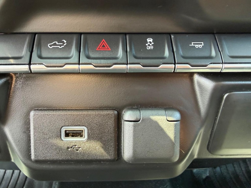 Chevrolet Silverado 1500 Vehicle Full-screen Gallery Image 43