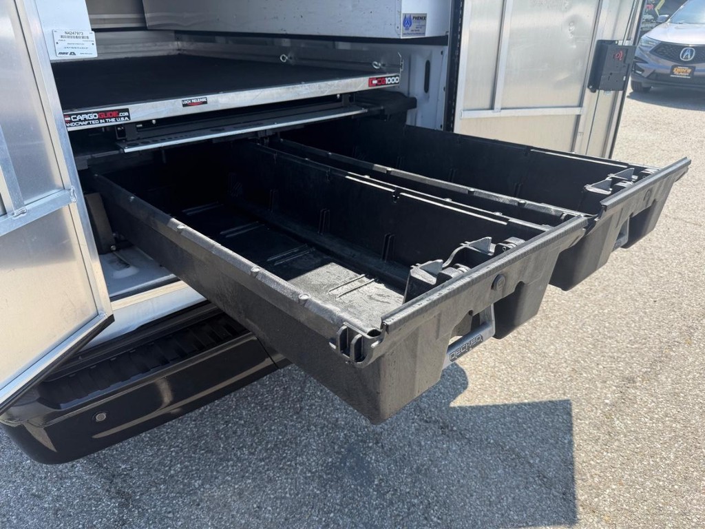 Ford F-150 Vehicle Full-screen Gallery Image 23