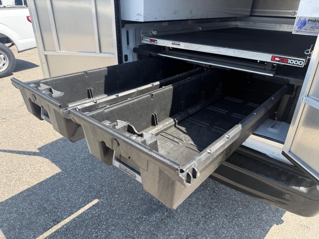 Ford F-150 Vehicle Full-screen Gallery Image 24