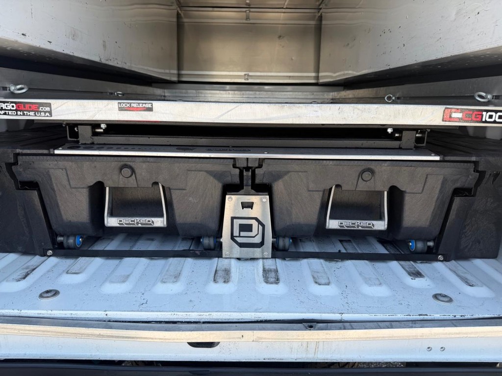 Ford F-150 Vehicle Full-screen Gallery Image 25