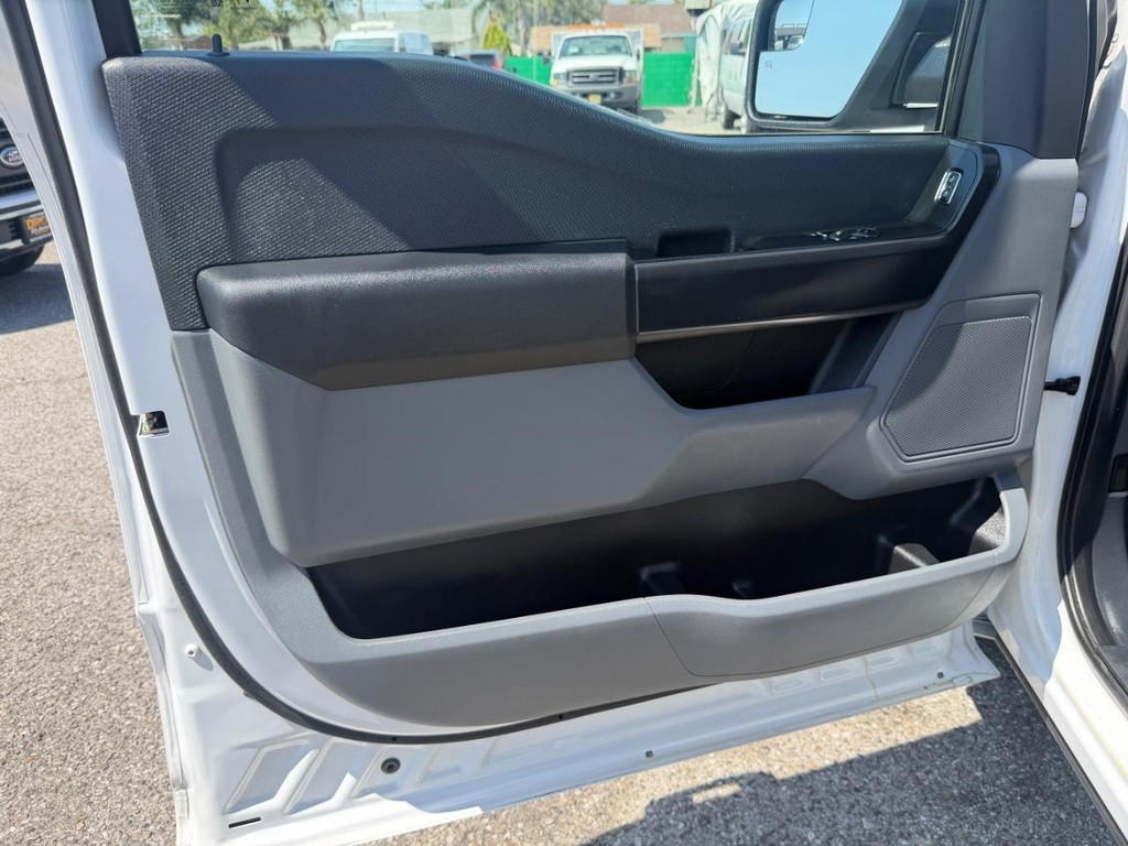 Ford F-150 Vehicle Full-screen Gallery Image 30