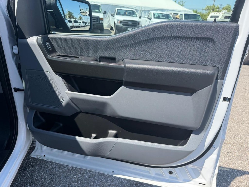 Ford F-150 Vehicle Full-screen Gallery Image 34
