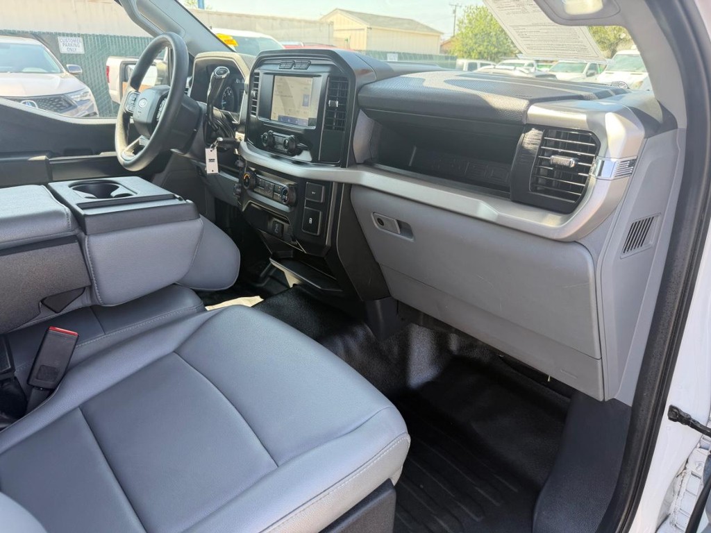 Ford F-150 Vehicle Full-screen Gallery Image 35