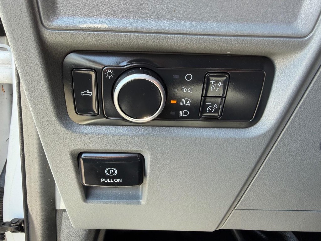 Ford F-150 Vehicle Full-screen Gallery Image 45