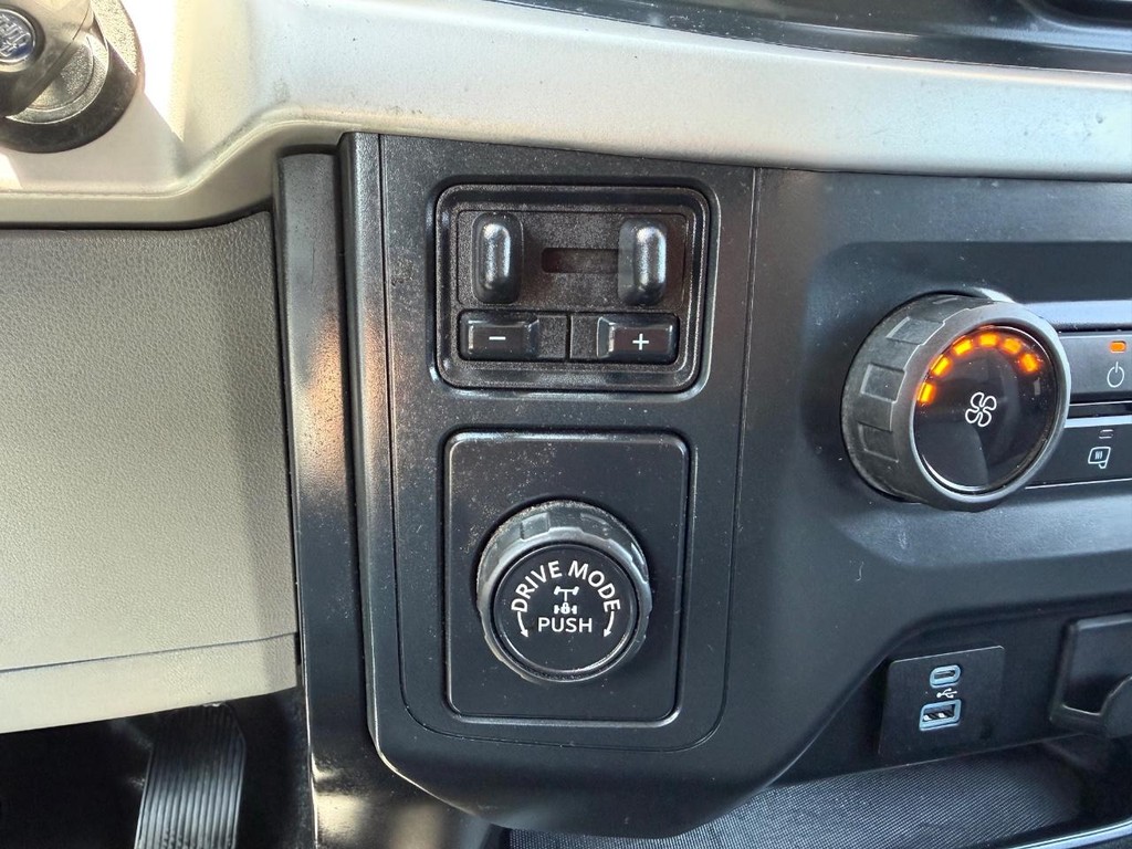 Ford F-150 Vehicle Full-screen Gallery Image 46