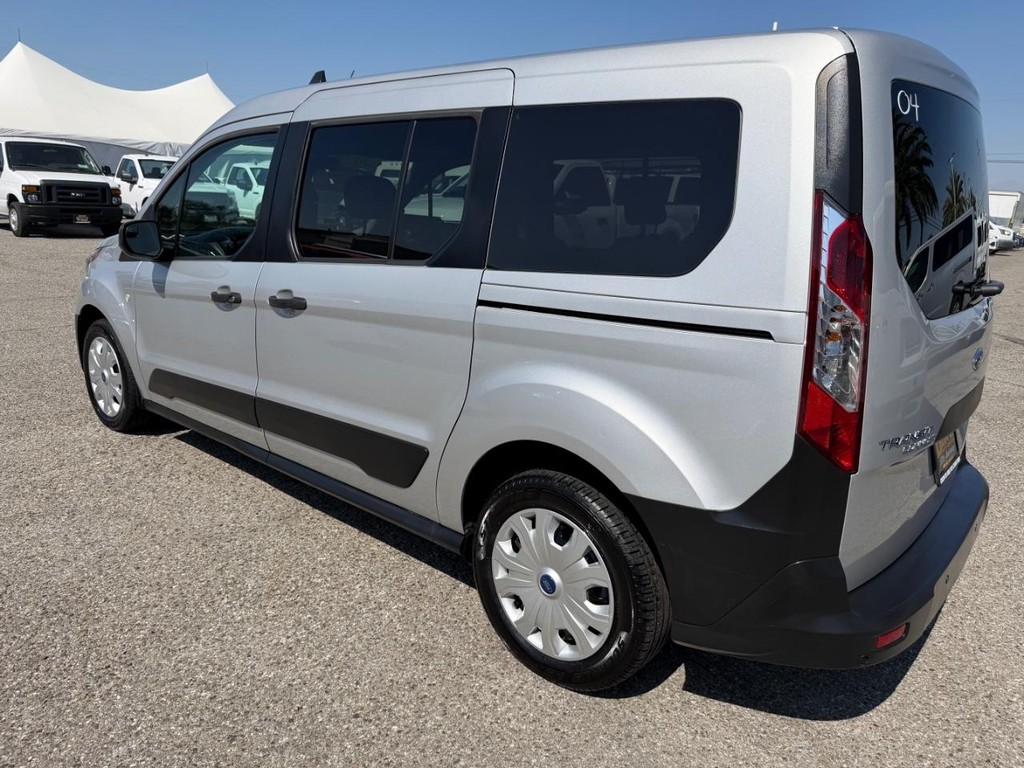 Ford Transit Connect Vehicle Full-screen Gallery Image 09
