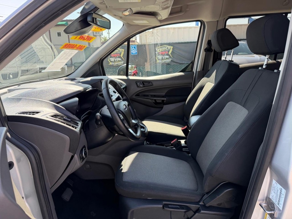 Ford Transit Connect Vehicle Full-screen Gallery Image 17