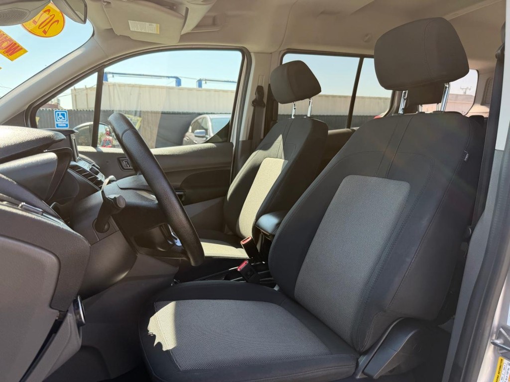 Ford Transit Connect Vehicle Full-screen Gallery Image 18