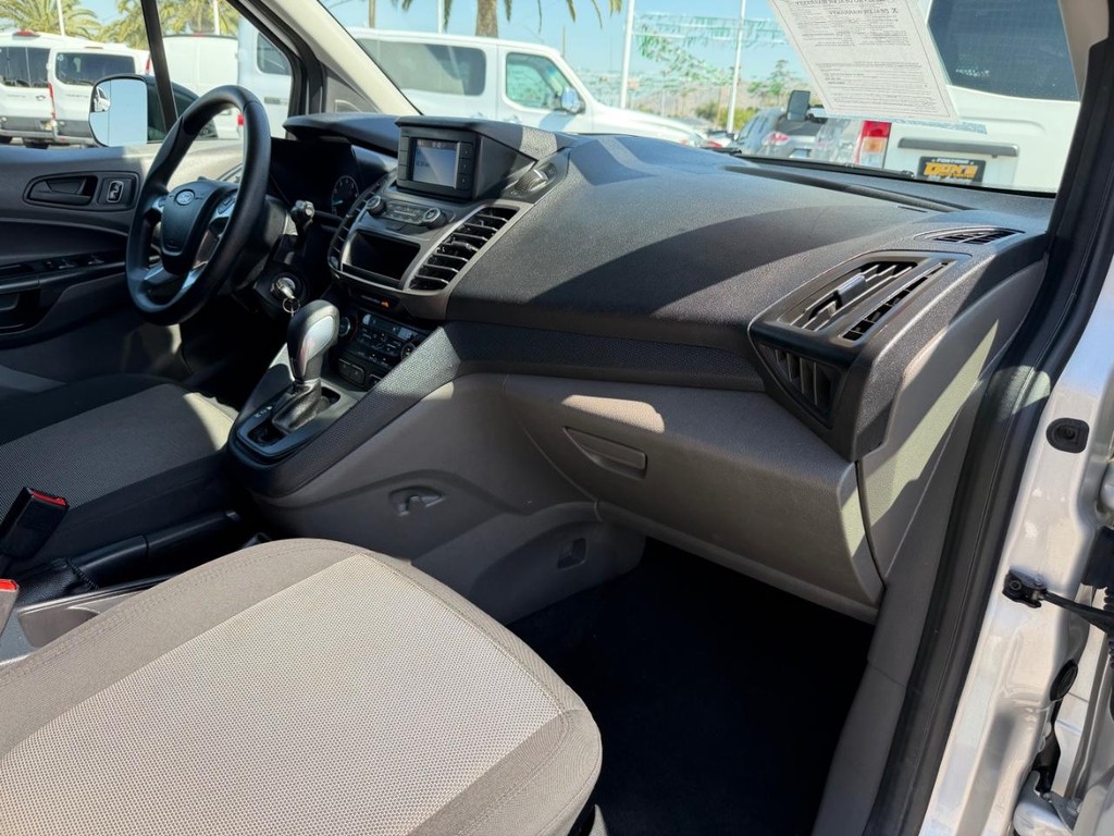 Ford Transit Connect Vehicle Full-screen Gallery Image 20