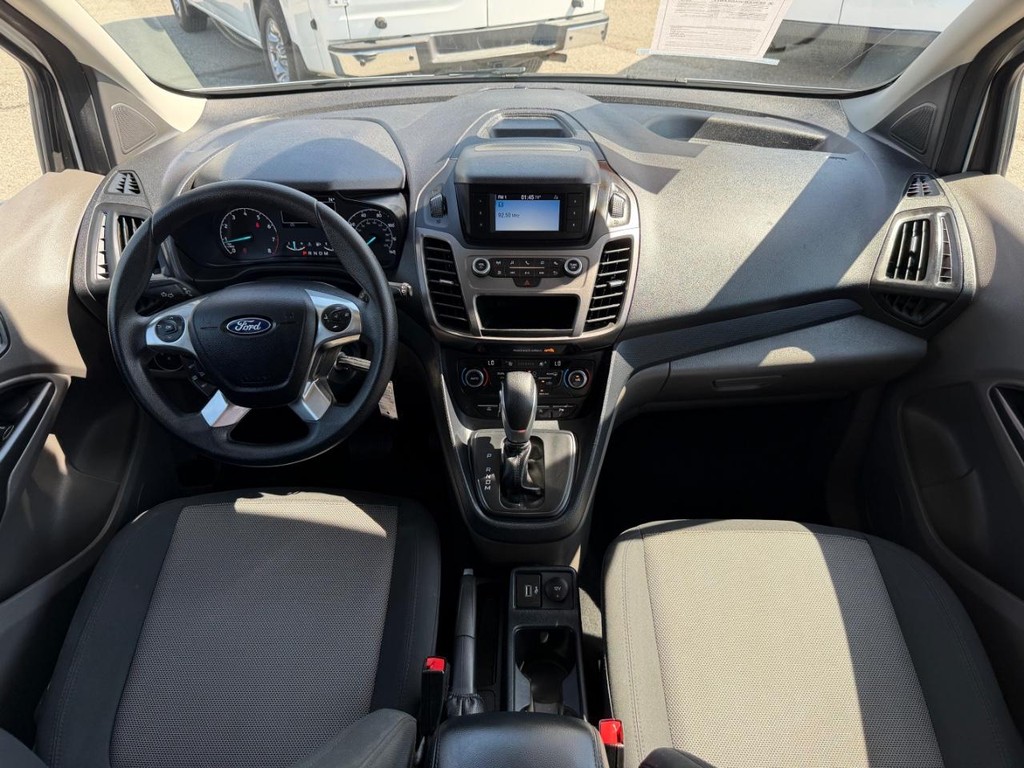Ford Transit Connect Vehicle Full-screen Gallery Image 23