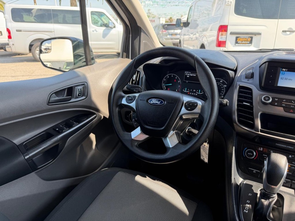 Ford Transit Connect Vehicle Full-screen Gallery Image 24
