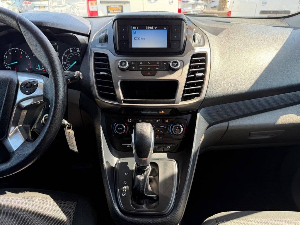 Ford Transit Connect Vehicle Full-screen Gallery Image 25