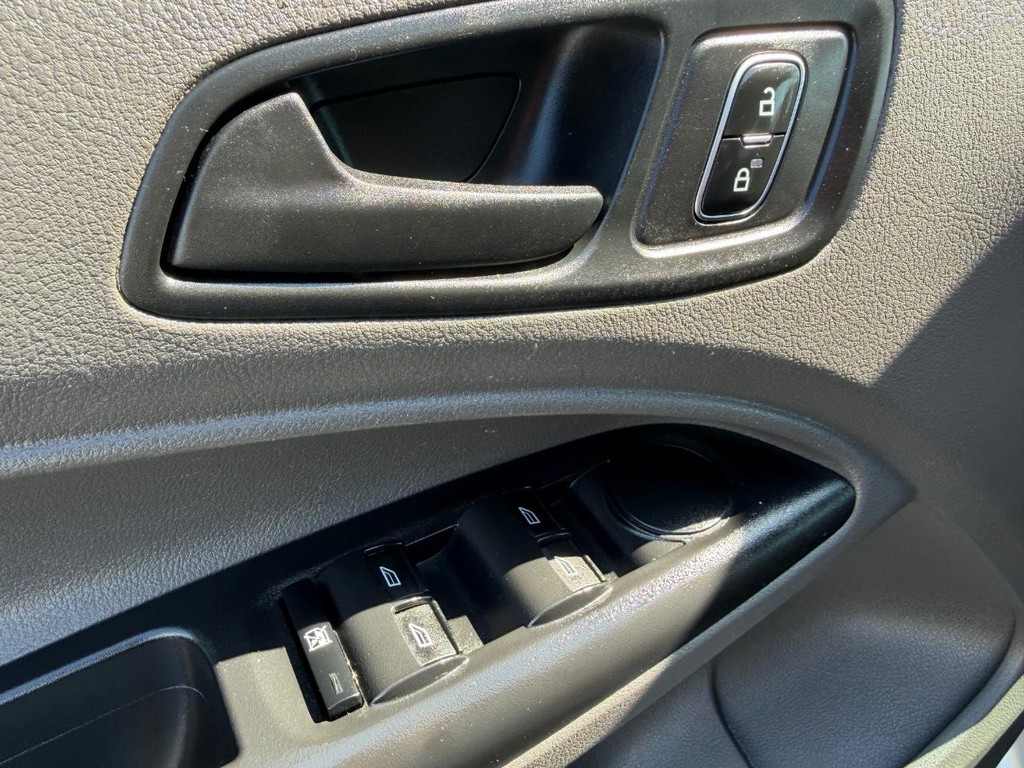 Ford Transit Connect Vehicle Full-screen Gallery Image 31