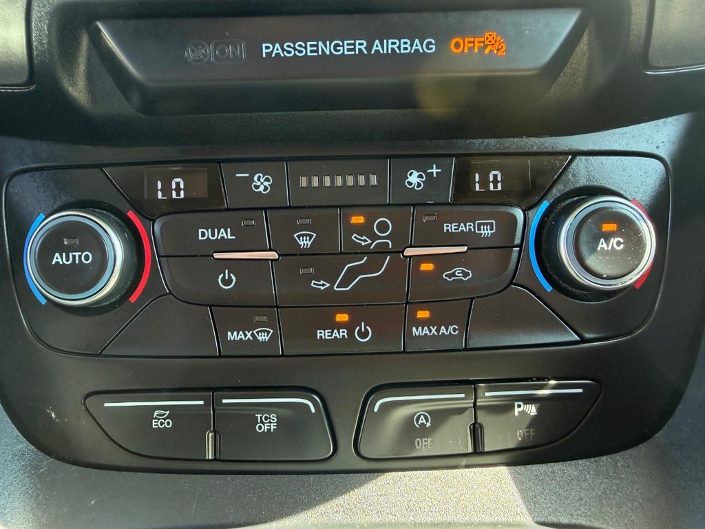 Ford Transit Connect Vehicle Full-screen Gallery Image 33