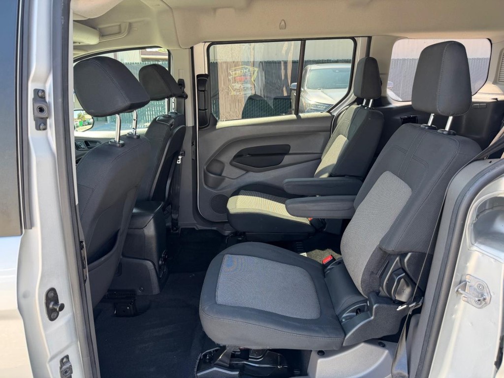 Ford Transit Connect Vehicle Full-screen Gallery Image 34