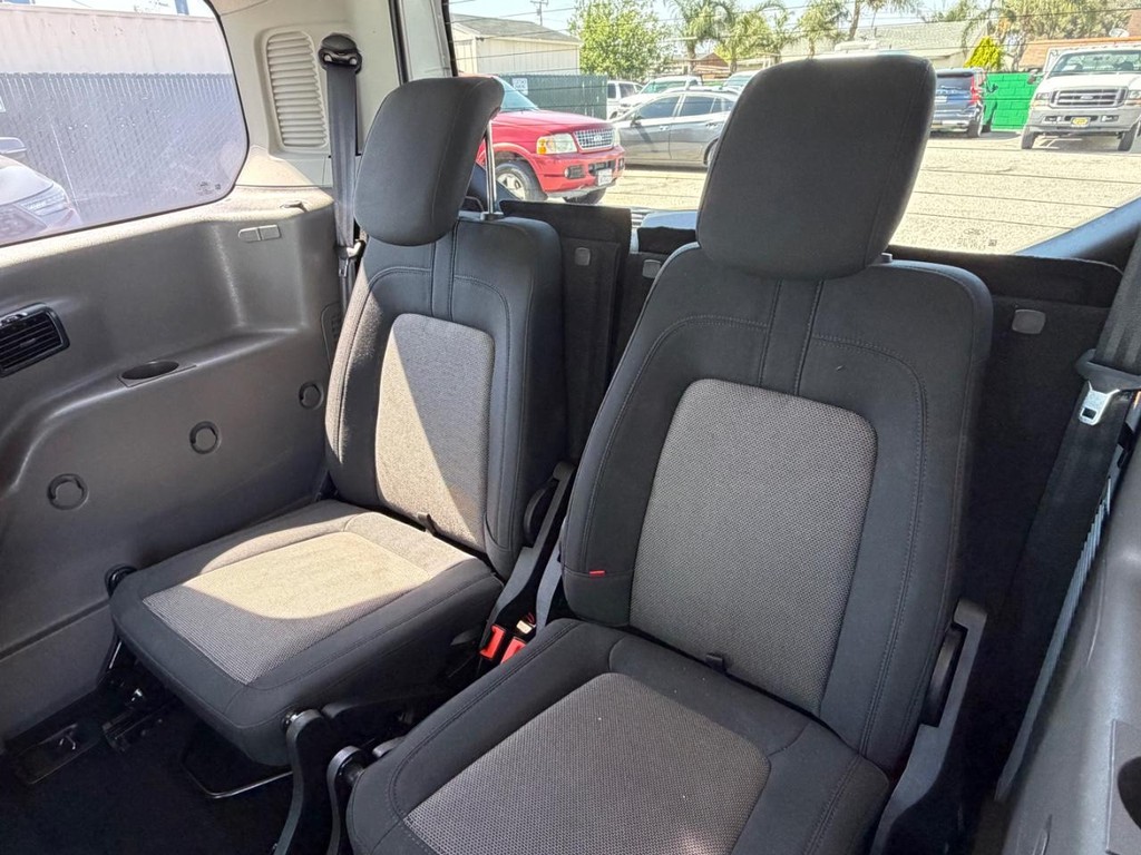 Ford Transit Connect Vehicle Full-screen Gallery Image 36