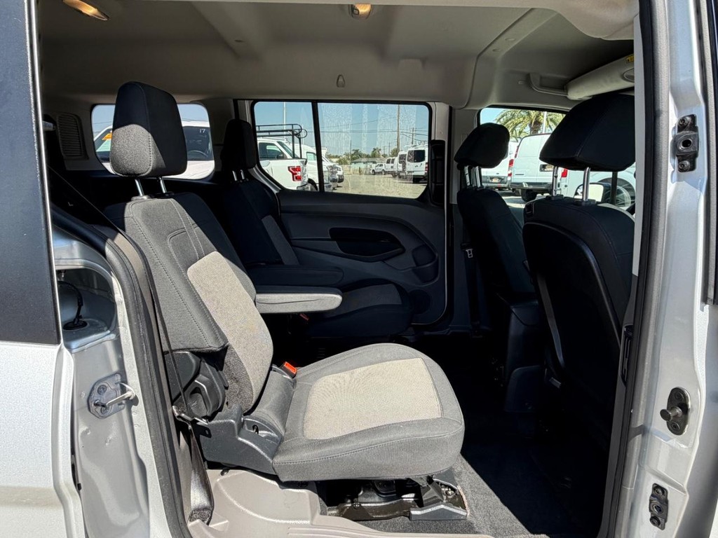 Ford Transit Connect Vehicle Full-screen Gallery Image 37