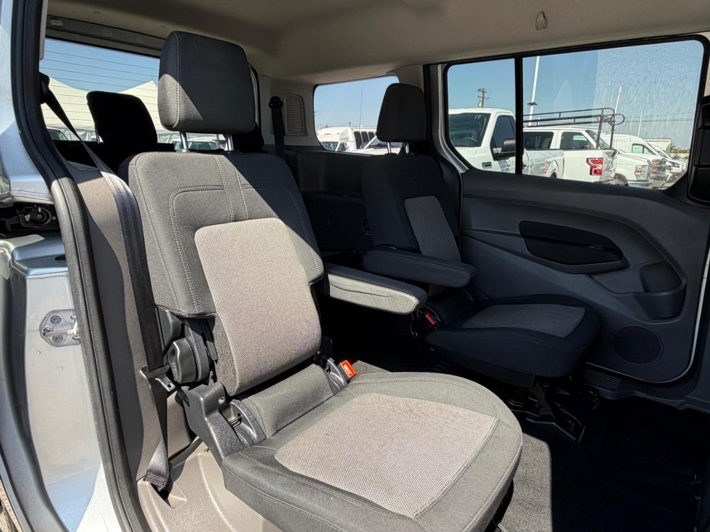 Ford Transit Connect Vehicle Full-screen Gallery Image 38