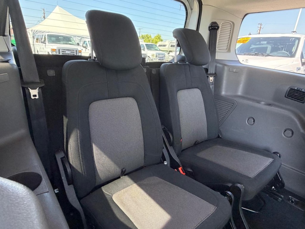 Ford Transit Connect Vehicle Full-screen Gallery Image 39
