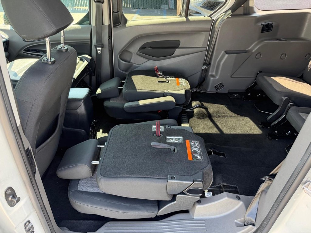 Ford Transit Connect Vehicle Full-screen Gallery Image 40