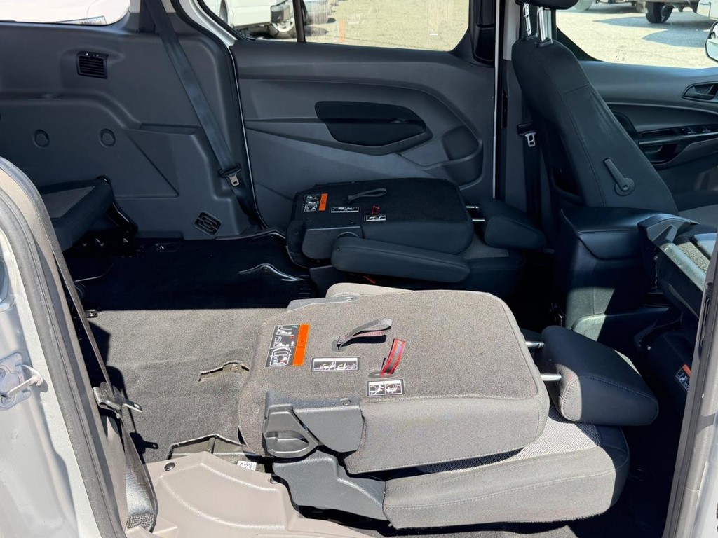 Ford Transit Connect Vehicle Full-screen Gallery Image 41