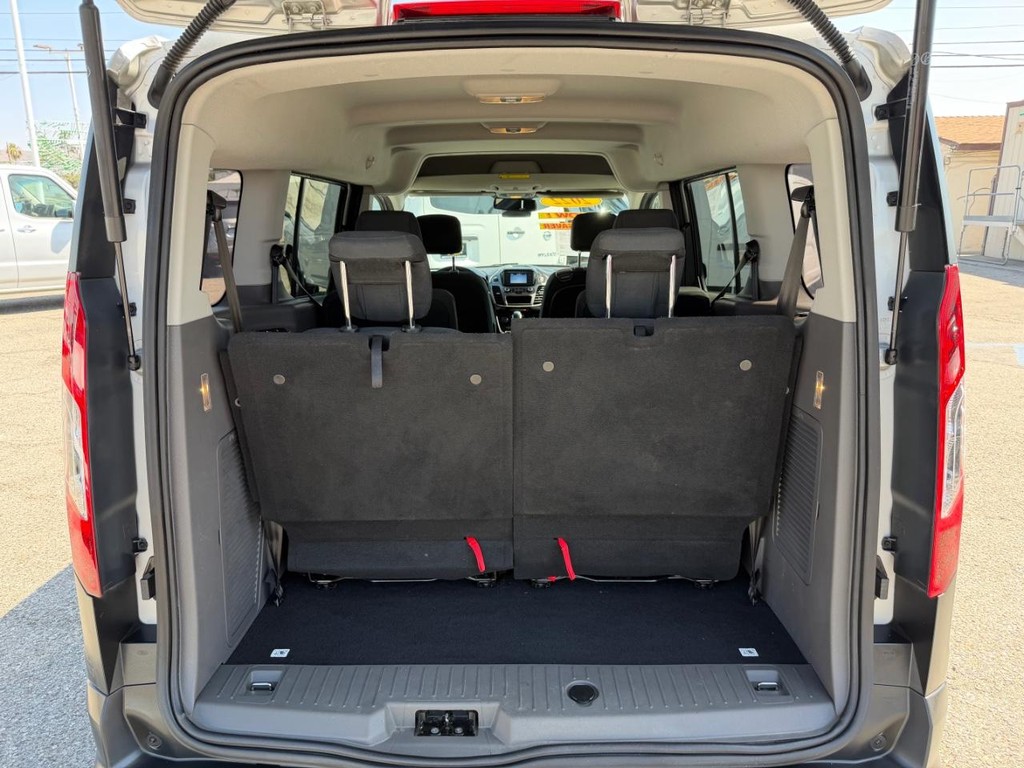 Ford Transit Connect Vehicle Full-screen Gallery Image 42