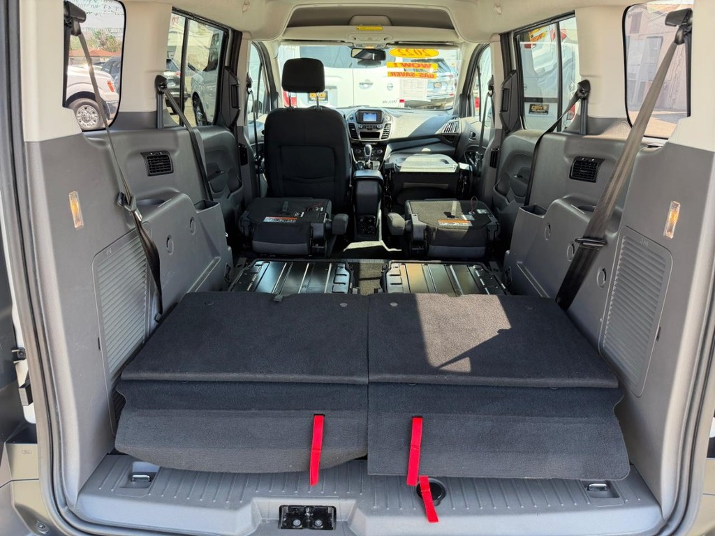 Ford Transit Connect Vehicle Full-screen Gallery Image 43