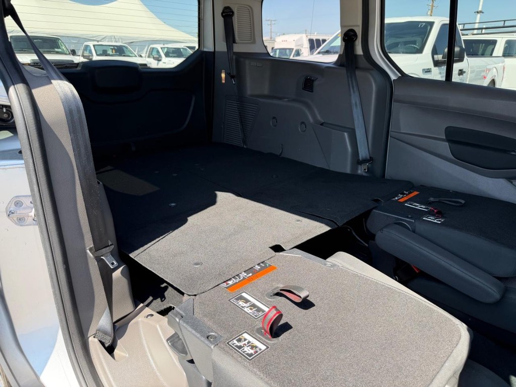 Ford Transit Connect Vehicle Full-screen Gallery Image 45
